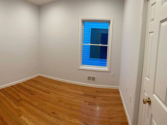 5th image of 366 Armstrong Ave #1