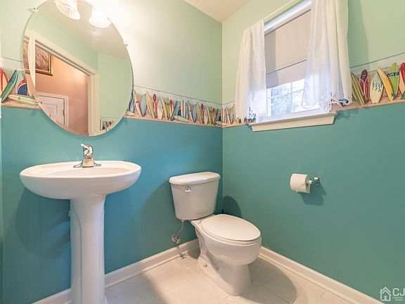 3rd image of 32 Hanna Ln