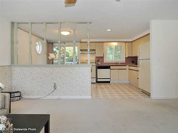 4th image of 43 Cheryl Dr