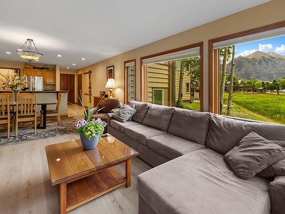 5th image of 370 Mahoney Dr #6-106