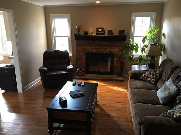 2nd image of 1919 Harvey Ave