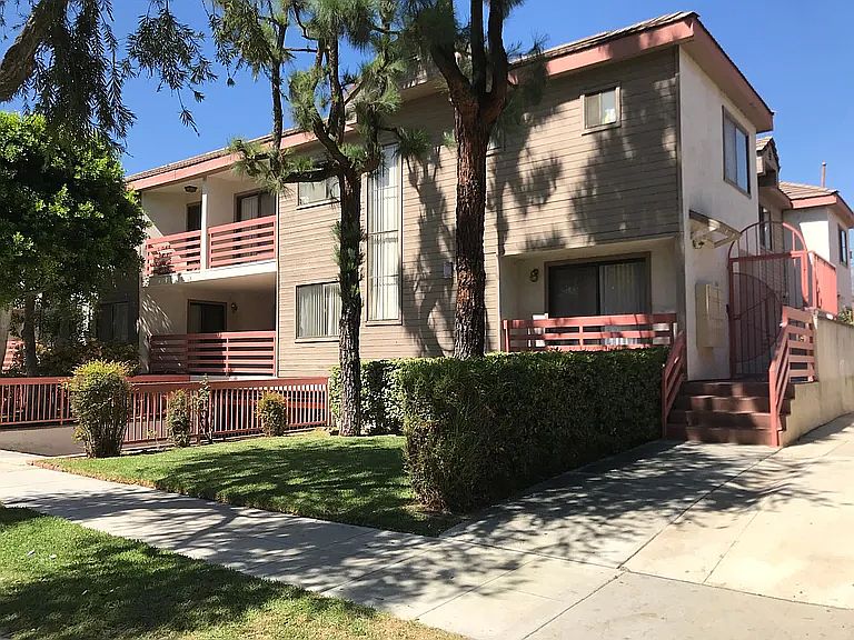 1st image of 531 Oak St APT 11