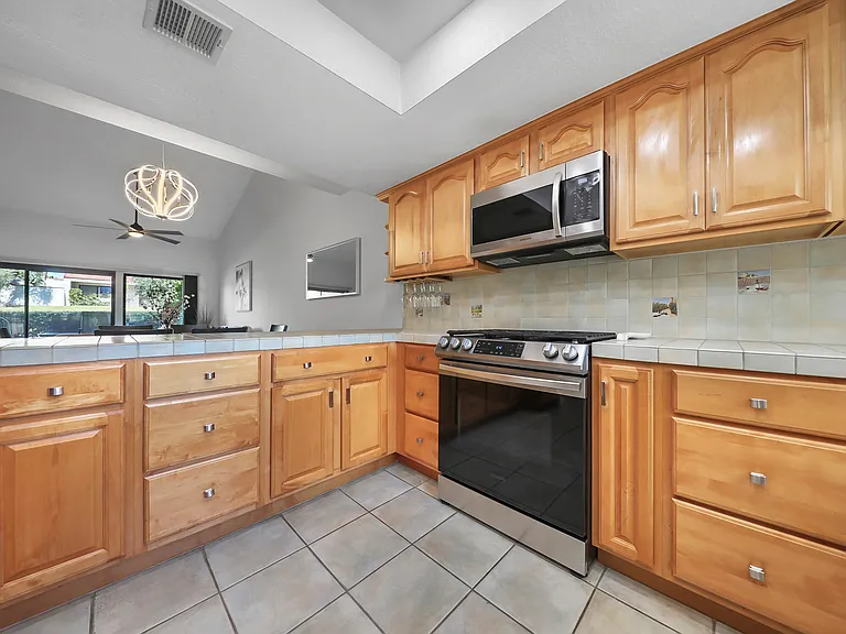 166 Wimbledon Ct — Photo 10
