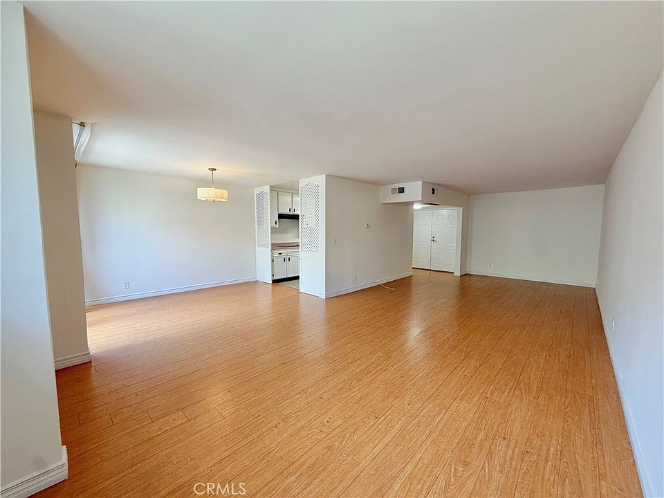 1st image of 14141 Dickens St