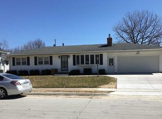 1045 N 13th St, Clinton, IA 52732