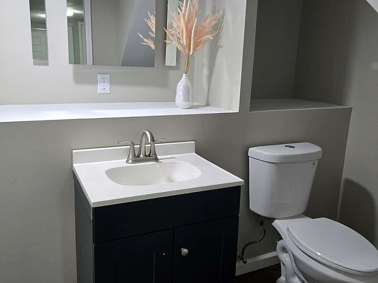 2302 Greenbriar Ln — Photo 2
