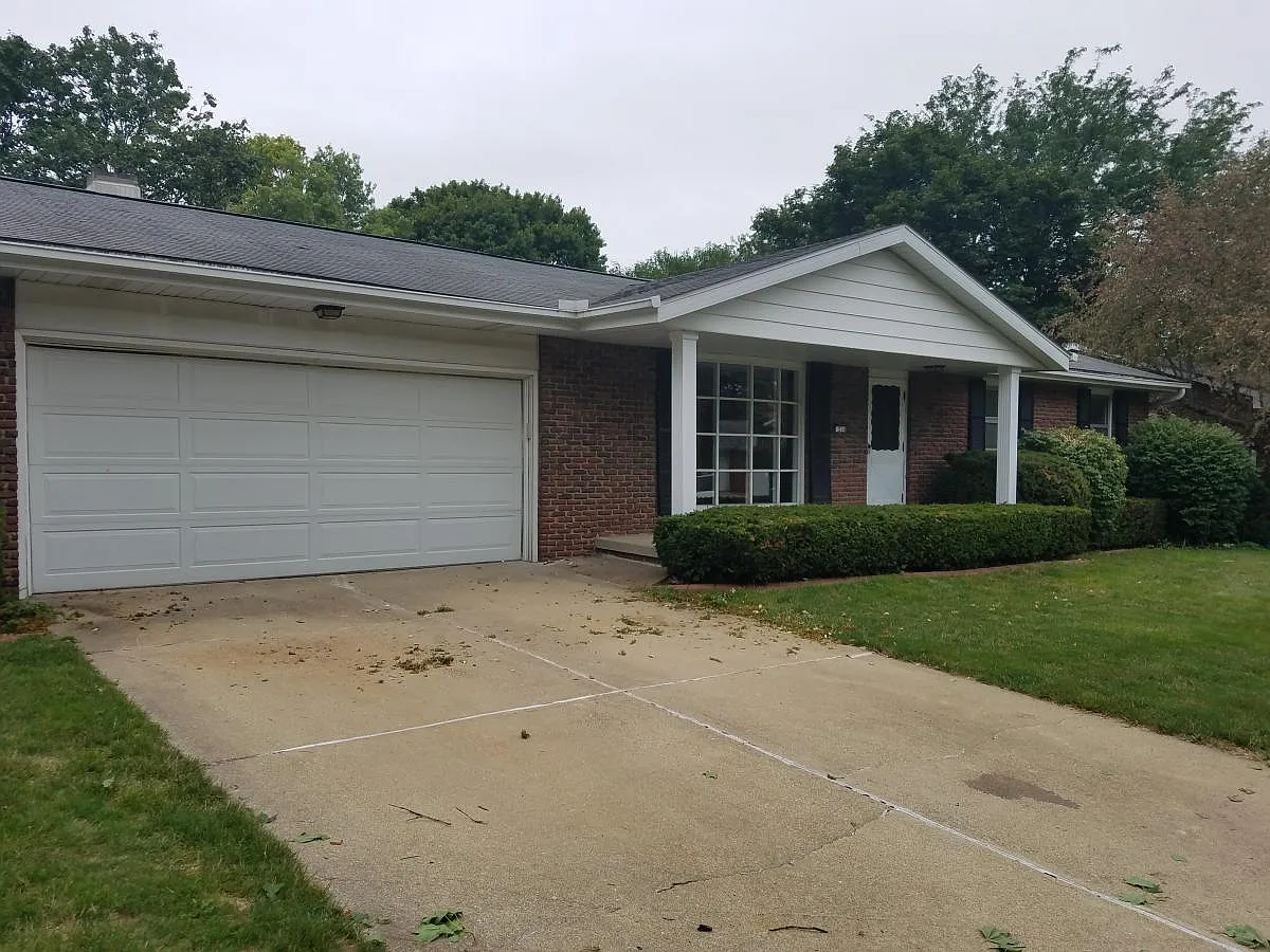 214 Foster Dr photo 1