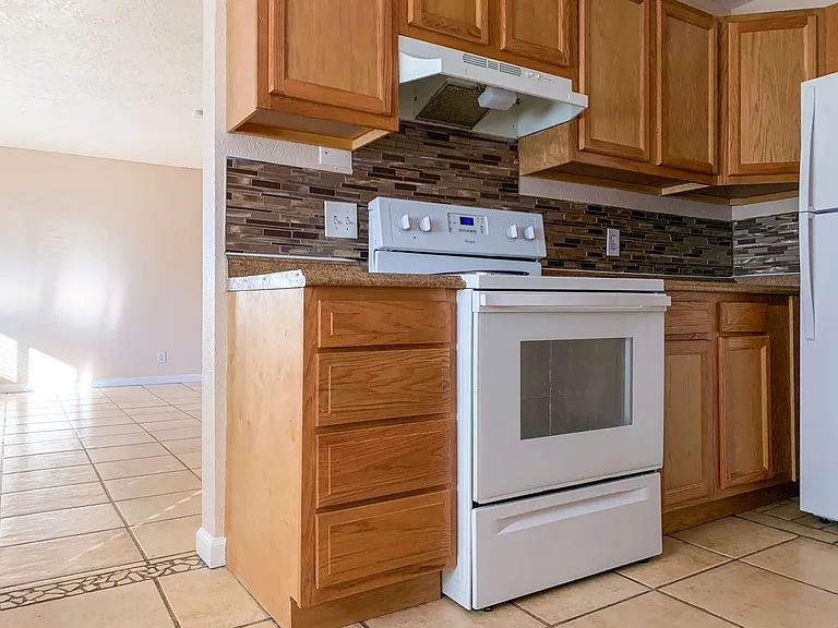Desert Park Apartments — Photo 3