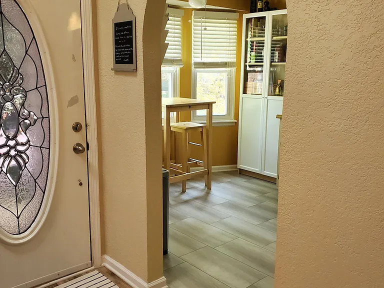 304 SE Gingerbread Ln — Photo 2