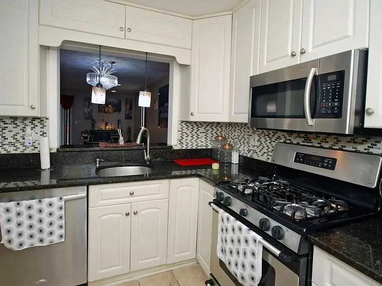 2 Tulip Ct — Photo 5