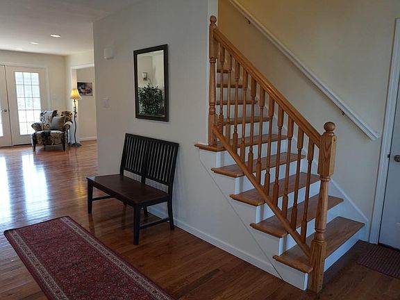 3rd image of 11 Courtney Ln #11