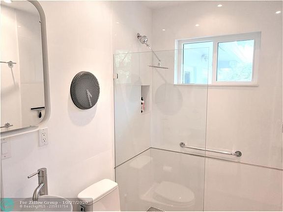 5th image of 649 NW 28th Ct
