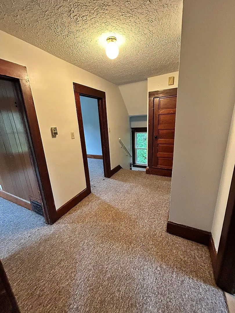 Two bedroom, upstairs duplex — Photo 2