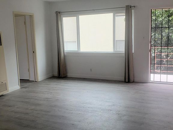 5th image of 1713 1/2 Barry Ave