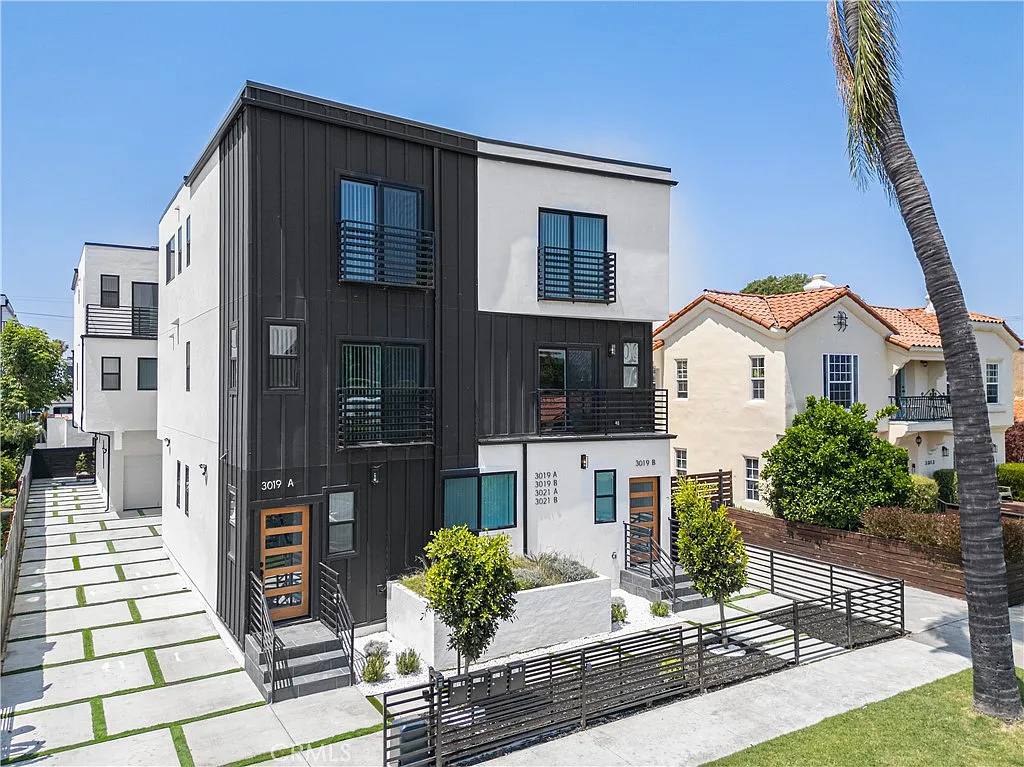 Building Photo - 3021 Somerset #1/2