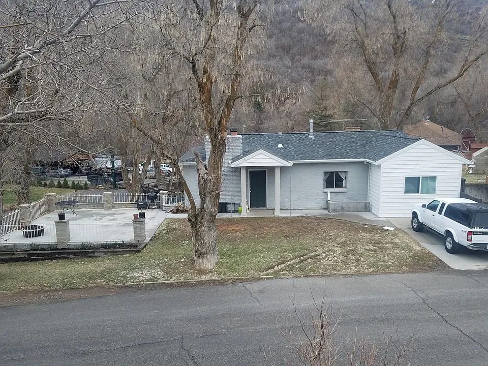 4944 E Trails End Way