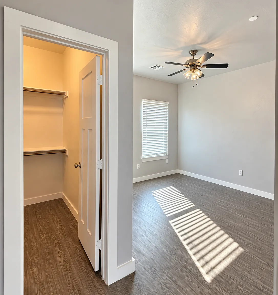 4750 Travertine — Photo 4