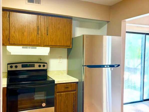 R2 Avon Dr, East Windsor, NJ 08520