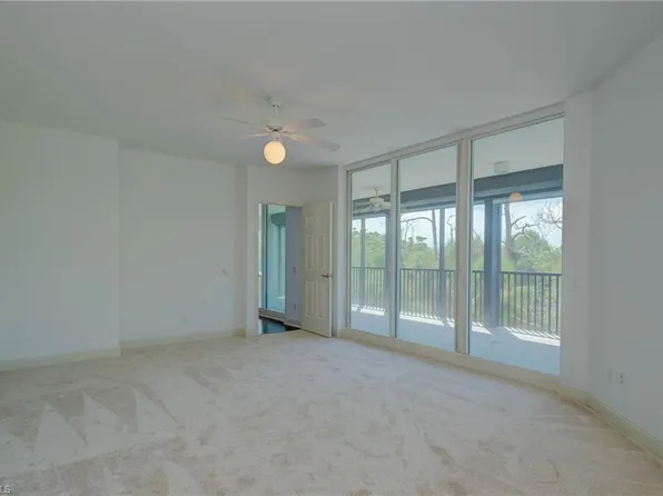 445 Cove Towers DR #304, NAPLES, FL 34110