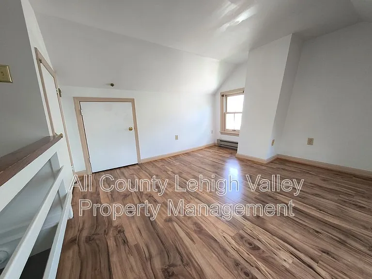 8 W Elizabeth Ave — Photo 9