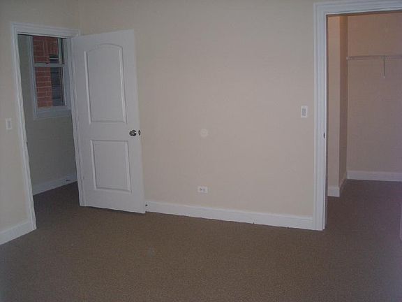 5th image of 2328 N Greenview Ave #1V