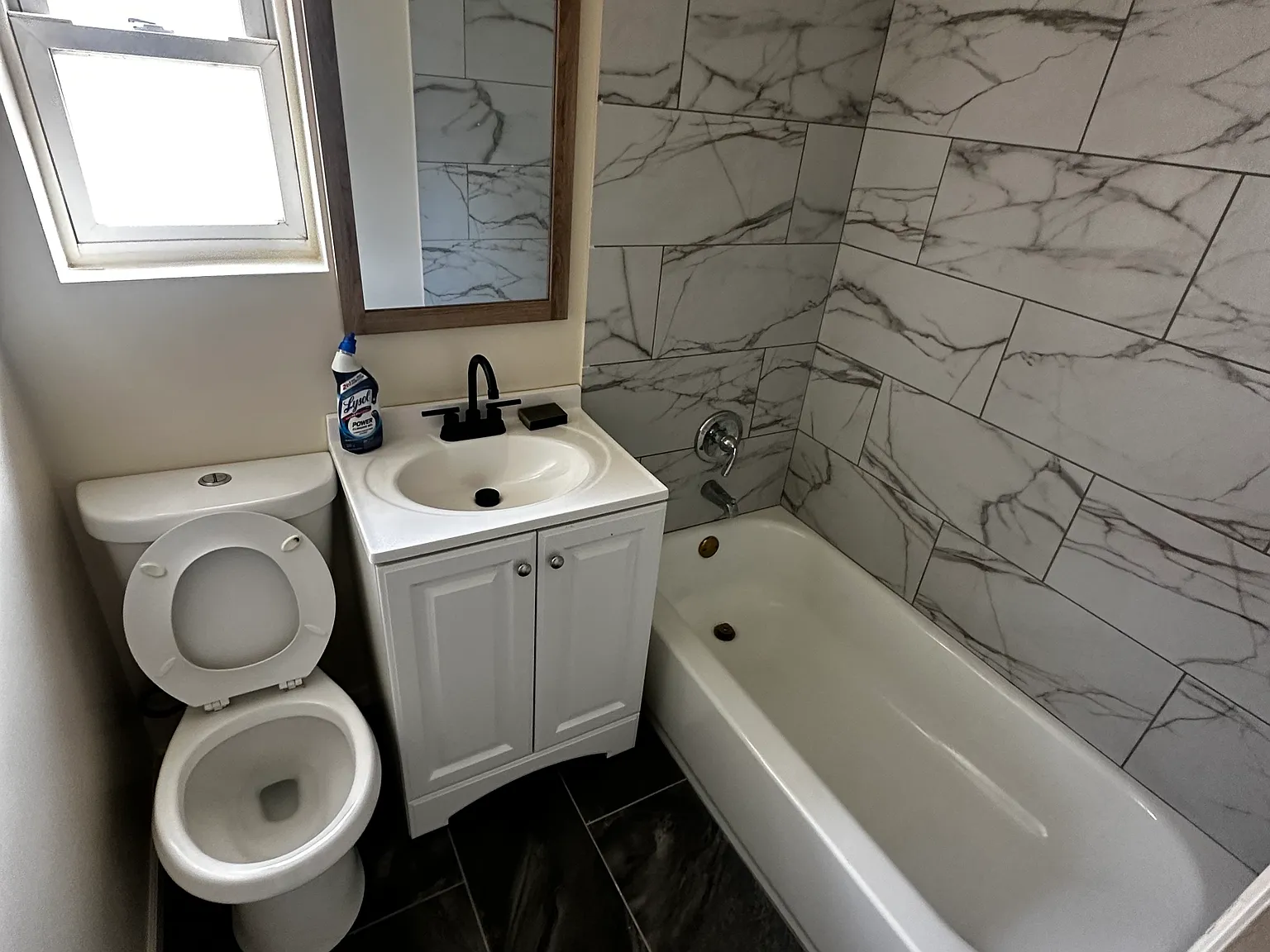 3 bed, 900 sqft, $2,200 — Photo 3