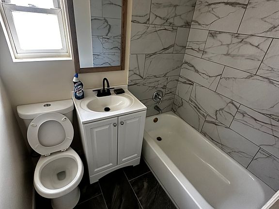 3rd image of 2638 W Lyndale St Unit 1