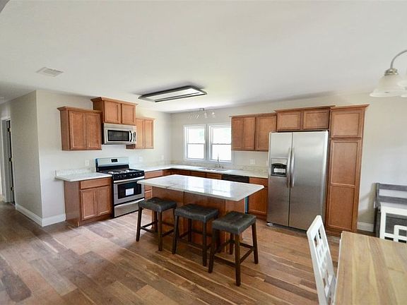 5th image of 303 Margaret St