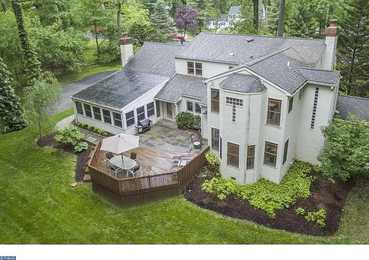 2nd image of 321 Earles Ln