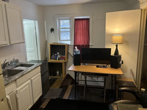 168 E 16th St, Holland, MI 49423