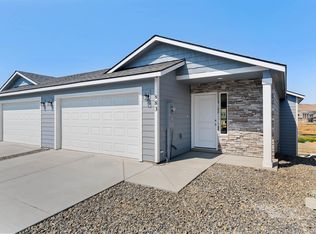 883 Duke Ln, West Richland, WA