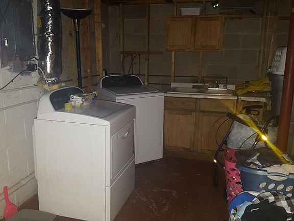 5th image of 7030 Regent Ave N
