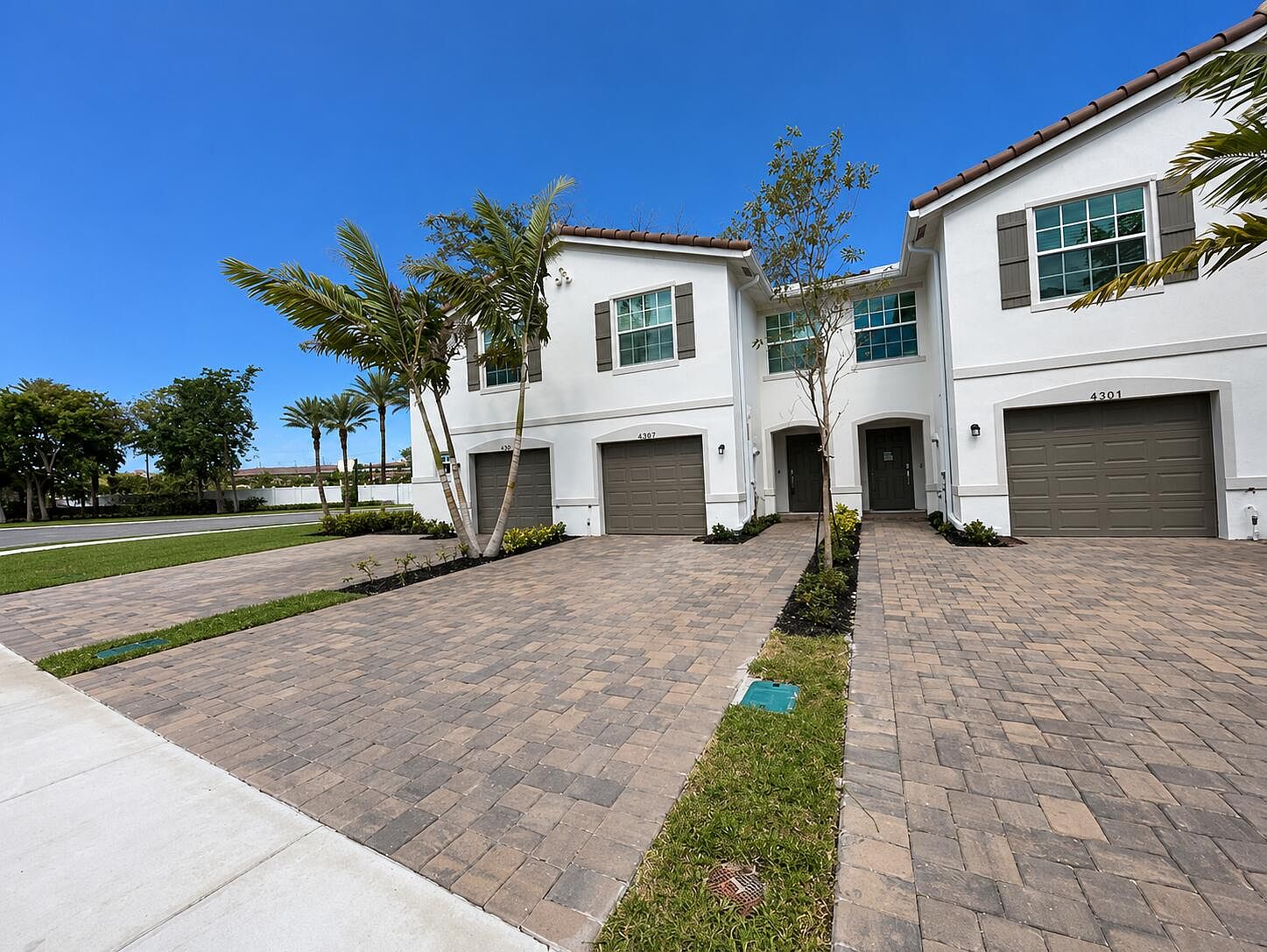 6907 Broadwater Lane — The Fountains Country Club