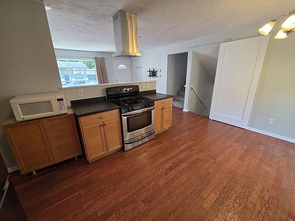 5th image of 1820 Johnson Dr