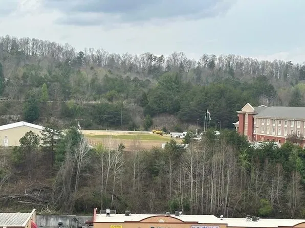 96 Holiday Dr #3, Murphy, NC 28906