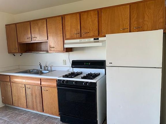 4th image of 207 Van Nest St APT 10