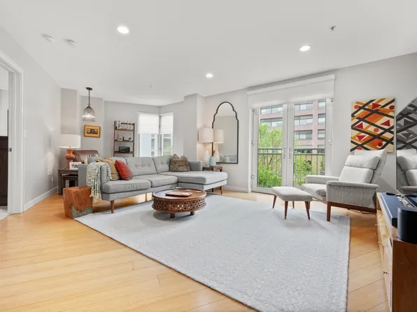 16 Miner St #307, Boston, MA 02215