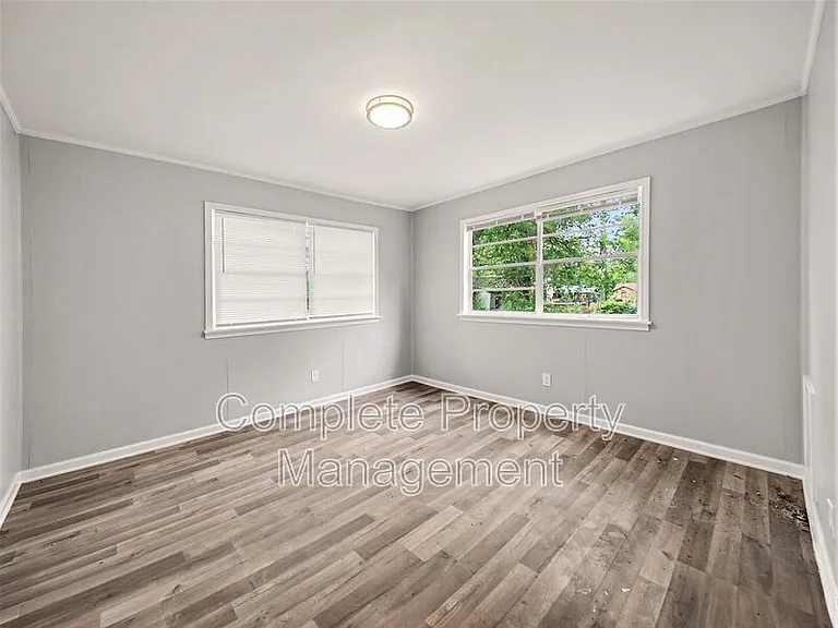 1900 Saint Charles Ave SW — Photo 10