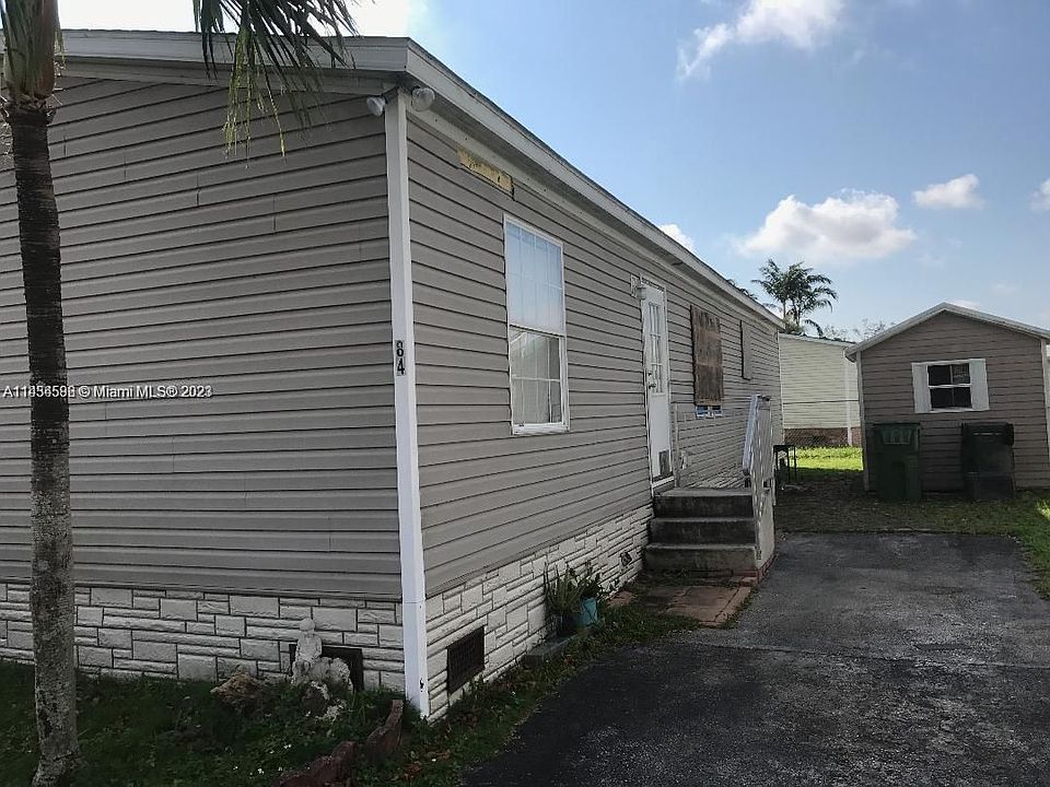 1st image of 220 NE 12th Ave Lot 84
