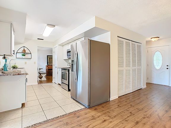 4th image of 2560 White Oak Ln