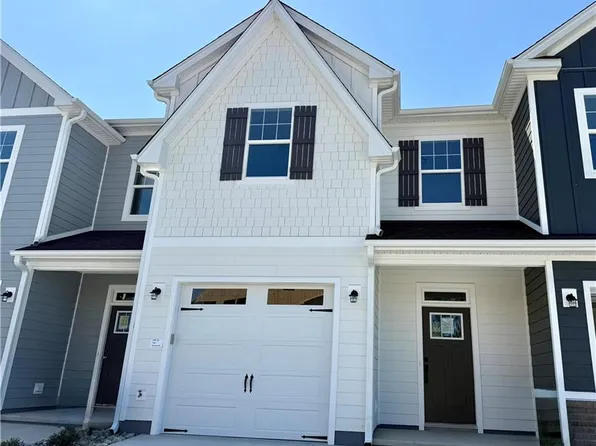 719 Flatrock Ln, Chesapeake, VA 23320