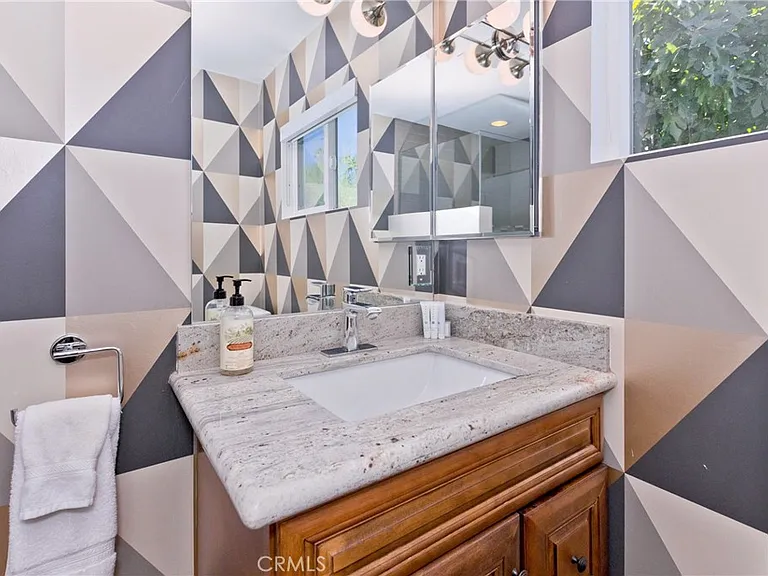 1057 E Marshall Way — Photo 22