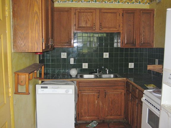 2nd image of 1601 NE 47th Ct