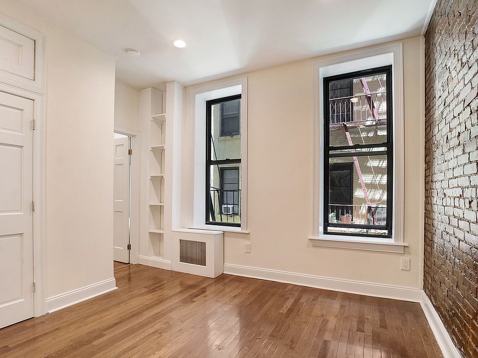 1st image of 209 E 10th St APT 3