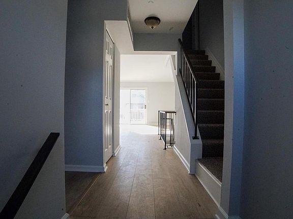 5th image of 9 Cherry Manor Ct