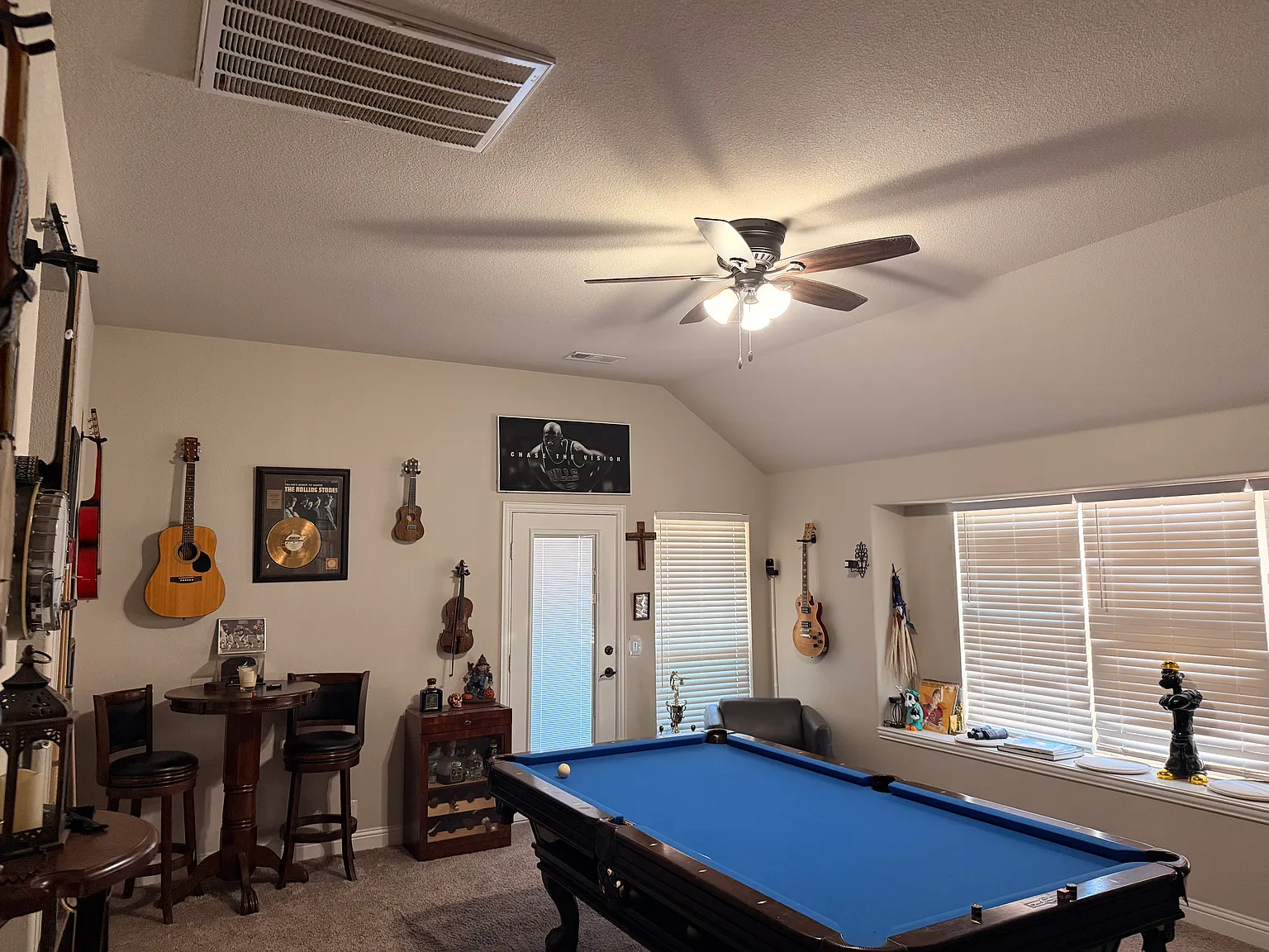 5 bed, 3837 sqft, $1,000 — Photo 3