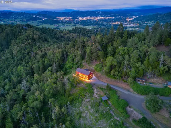 1655 Gem Dr, Roseburg, OR 97471