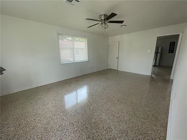 2 bed, 1.0 bath, 871 sqft, $1,600 — Photo 3