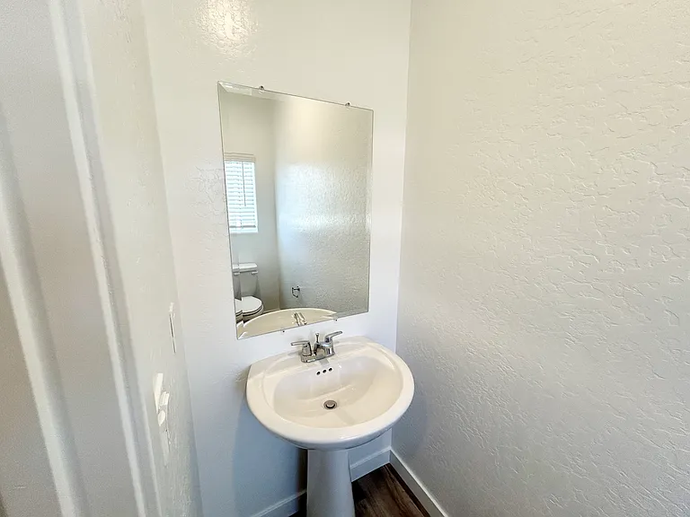 4480 Bellaire Ave — Photo 5