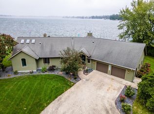 201 Isle View Dr, Winona Lake, IN 46590